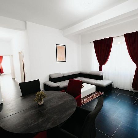 Cozy Aparthotel - Central City Suceava Buitenkant foto