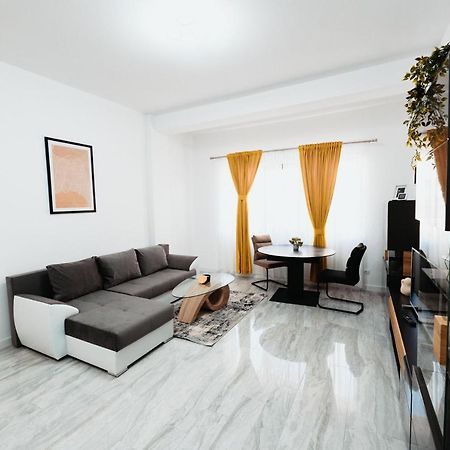 Cozy Aparthotel - Central City Suceava Buitenkant foto