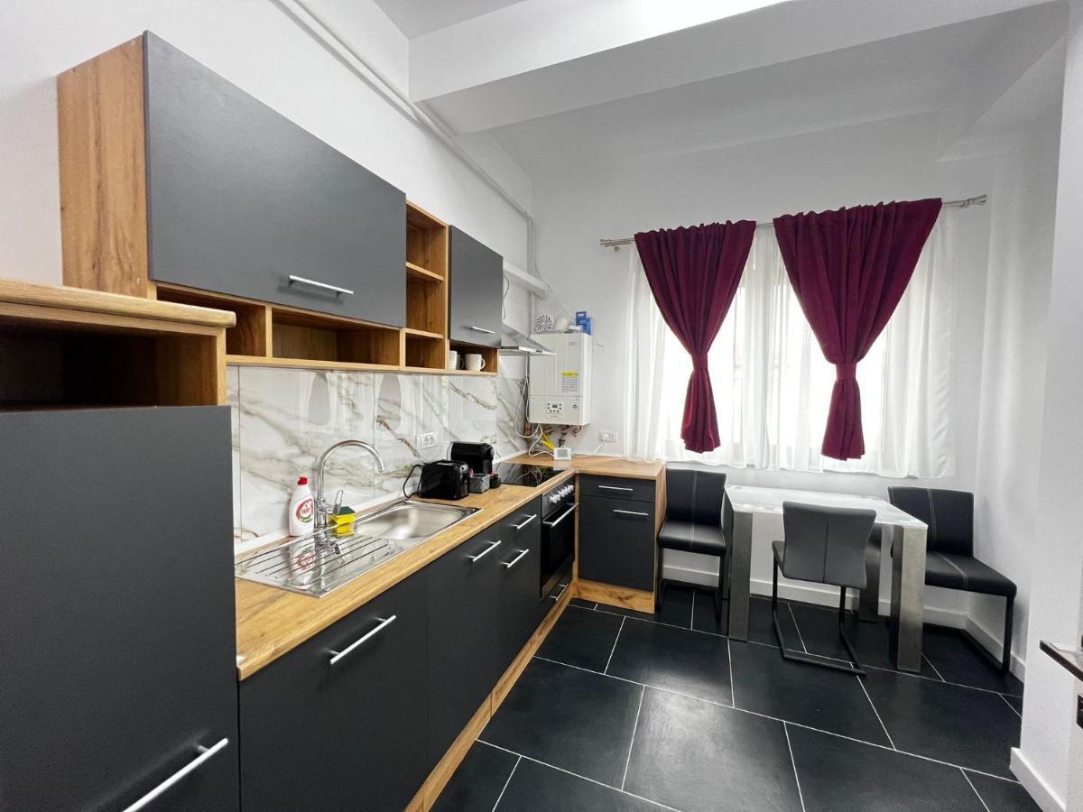Cozy Aparthotel - Central City Suceava Buitenkant foto