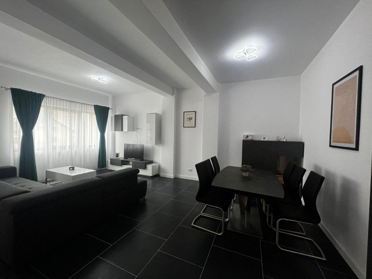 Cozy Aparthotel - Central City Suceava Buitenkant foto