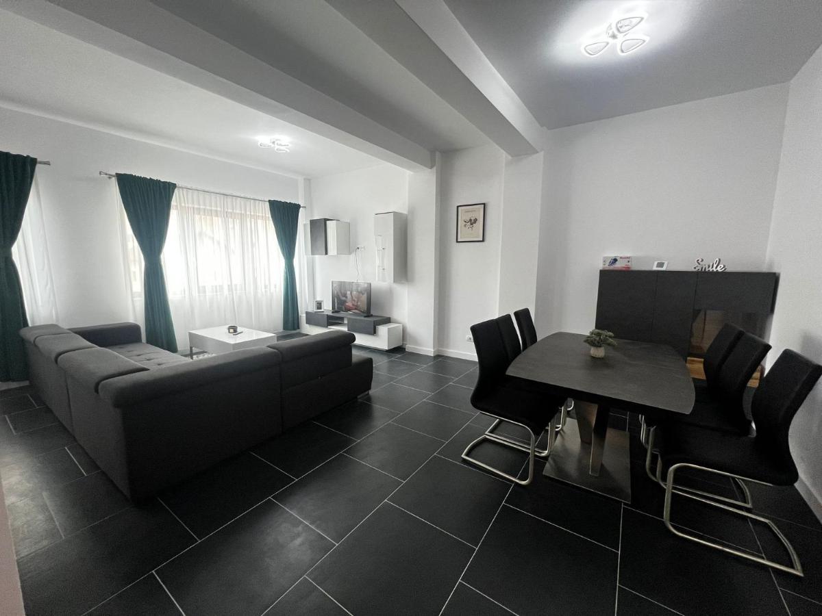 Cozy Aparthotel - Central City Suceava Buitenkant foto