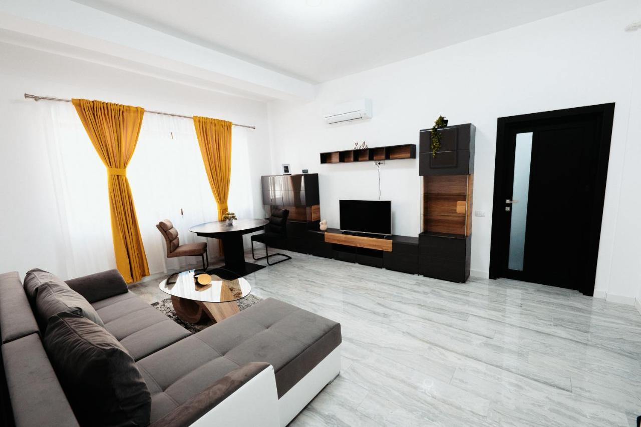 Cozy Aparthotel - Central City Suceava Buitenkant foto