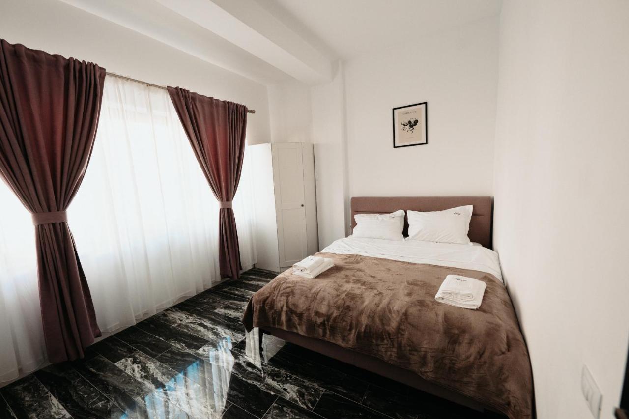 Cozy Aparthotel - Central City Suceava Buitenkant foto