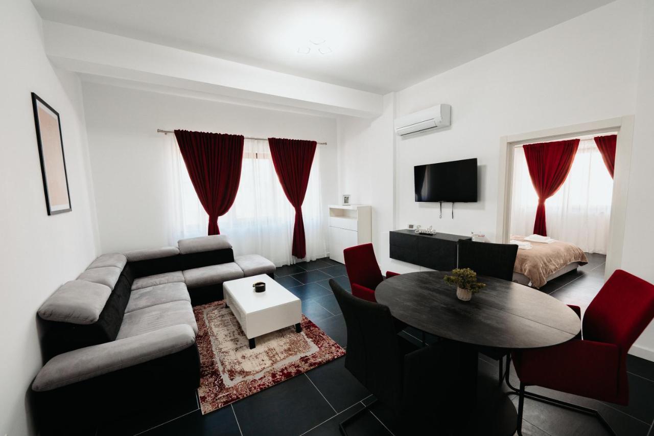 Cozy Aparthotel - Central City Suceava Buitenkant foto