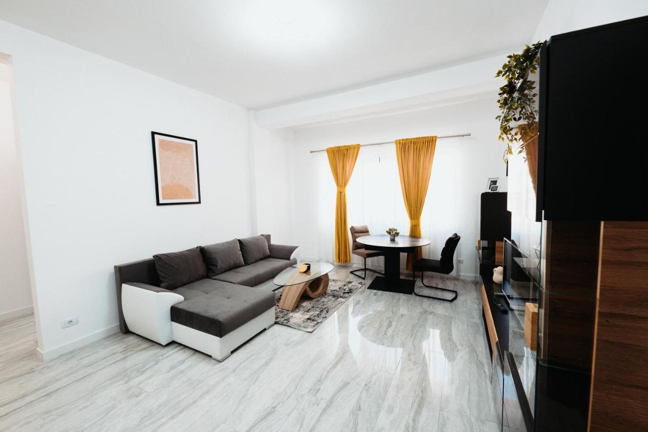 Cozy Aparthotel - Central City Suceava Buitenkant foto