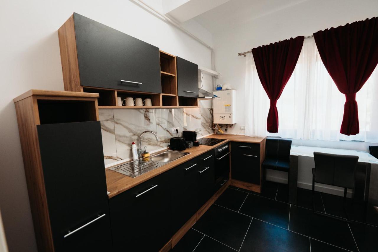 Cozy Aparthotel - Central City Suceava Buitenkant foto