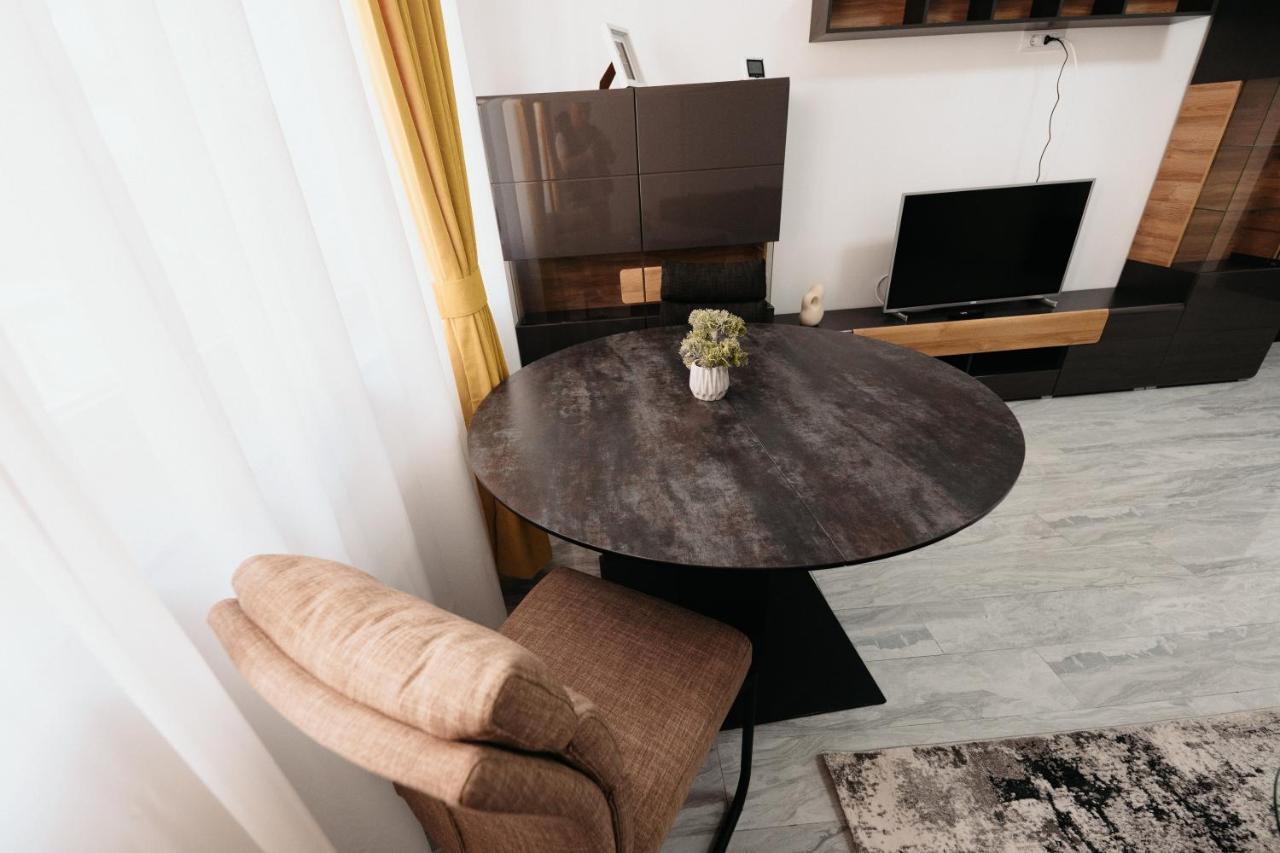 Cozy Aparthotel - Central City Suceava Buitenkant foto