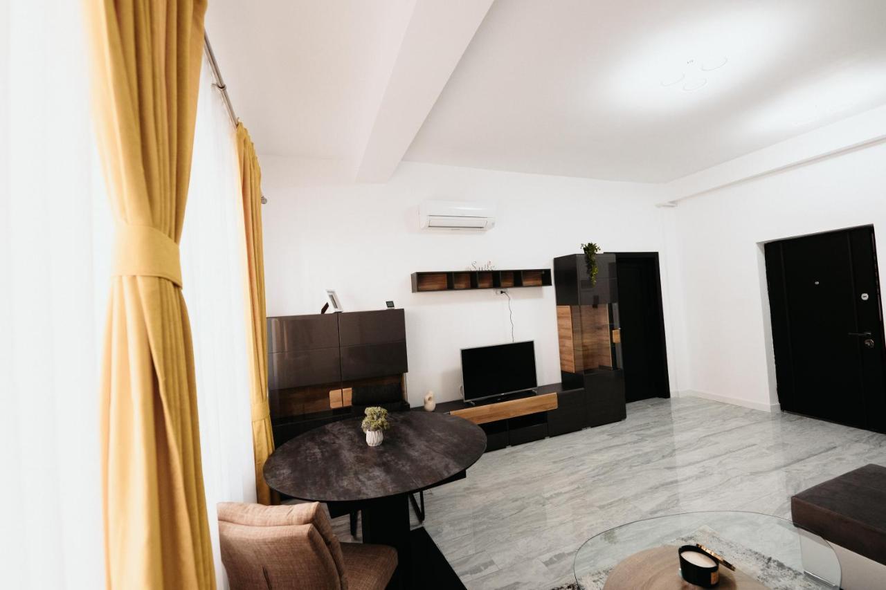 Cozy Aparthotel - Central City Suceava Buitenkant foto
