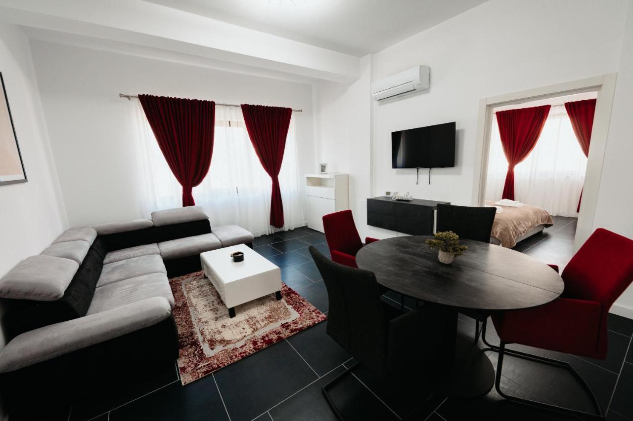 Cozy Aparthotel - Central City Suceava Buitenkant foto