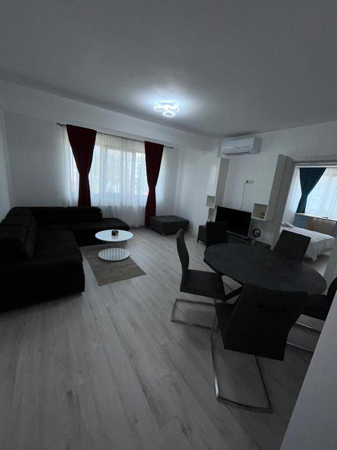 Cozy Aparthotel - Central City Suceava Buitenkant foto