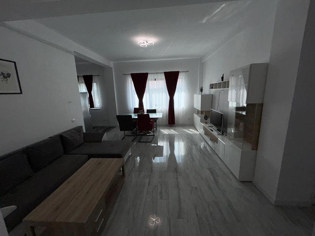 Cozy Aparthotel - Central City Suceava Buitenkant foto